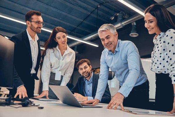 Comment les écoles de danse peuvent-elles intégrer la technologie dans leur enseignement pour attirer plus d'élèves ?